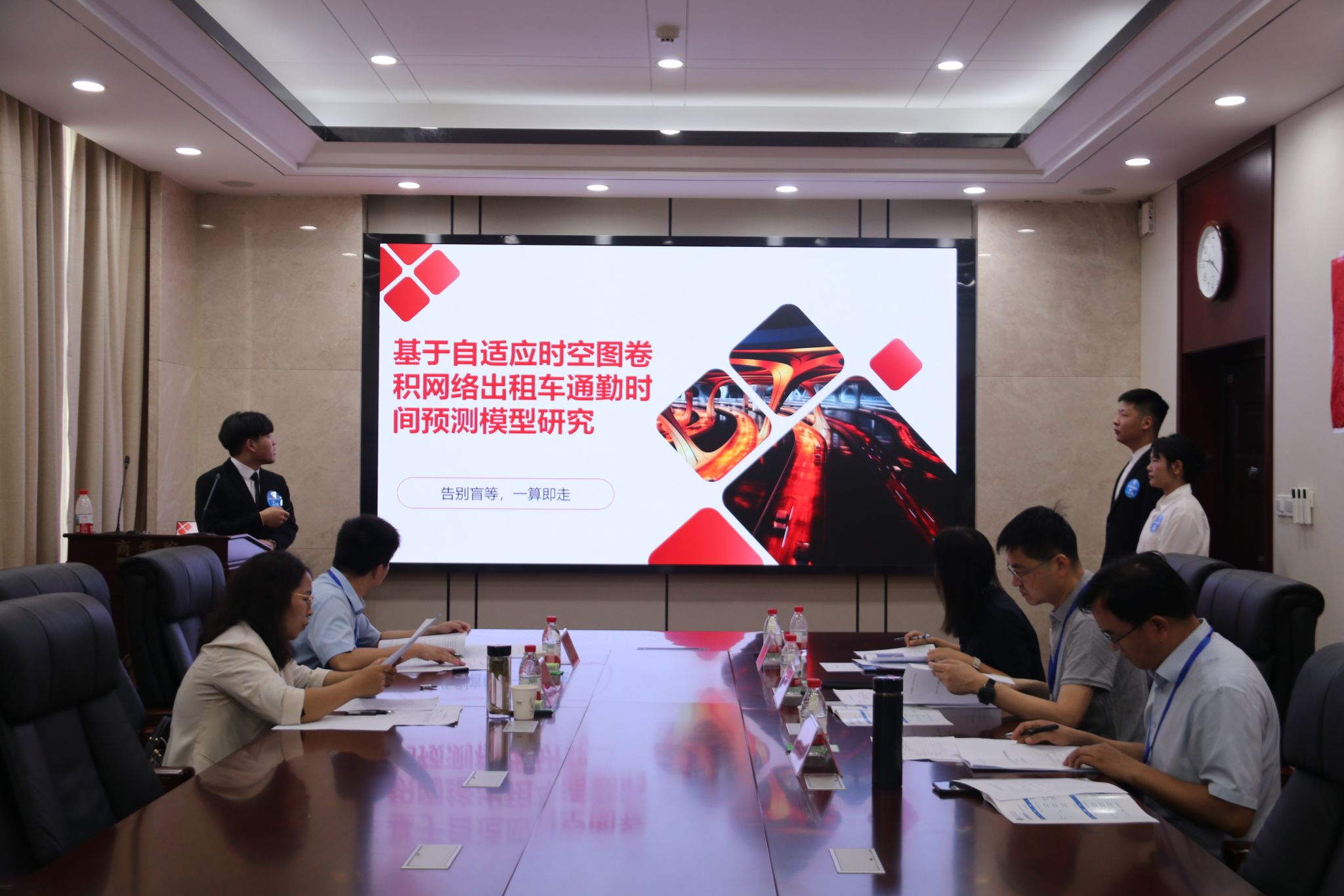 观众举办在线讨论会谈比赛进程