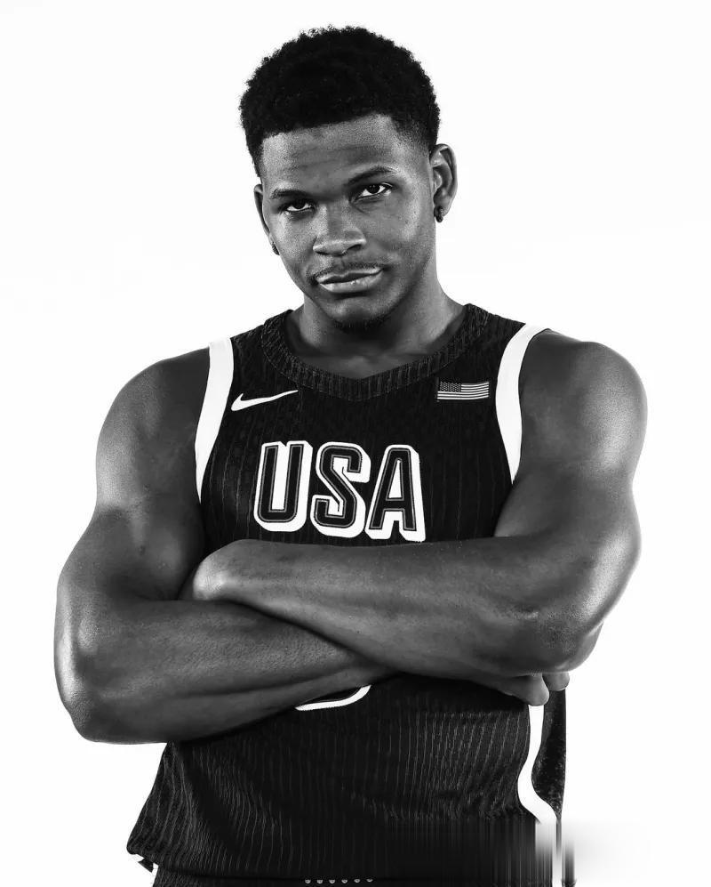 美国队成功卫冕男子篮球冠军,球场风采无人能敌的简单介绍 美国队成功卫冕男子篮球冠军,球场风采无人能敌的简单介绍