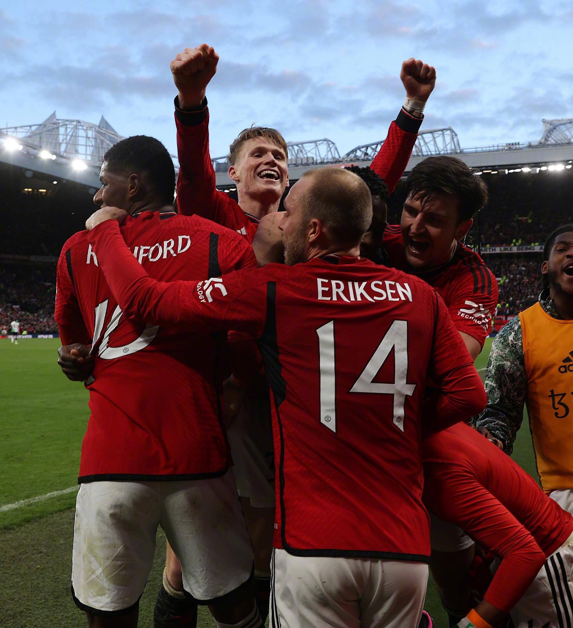 曼联队战胜对手,球员备战欧冠联赛 曼联队战胜对手,球员备战欧冠联赛